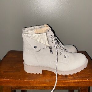 Jellypop Memories Lace-up Boots Light Grey, 9M, EUC